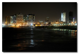1 Jaffa, vista notturna sul porto e la città nuova