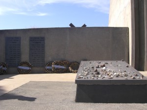 alture del Golàn - un Alture del Golan. Monumento ai caduti nelle guerre arabo israeliane.